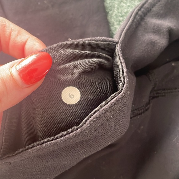 Black Lululemon wunder under - Picture 3 of 3